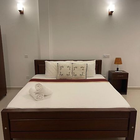 אונה ואטונה Mihira Gedara Apartments מראה חיצוני תמונה