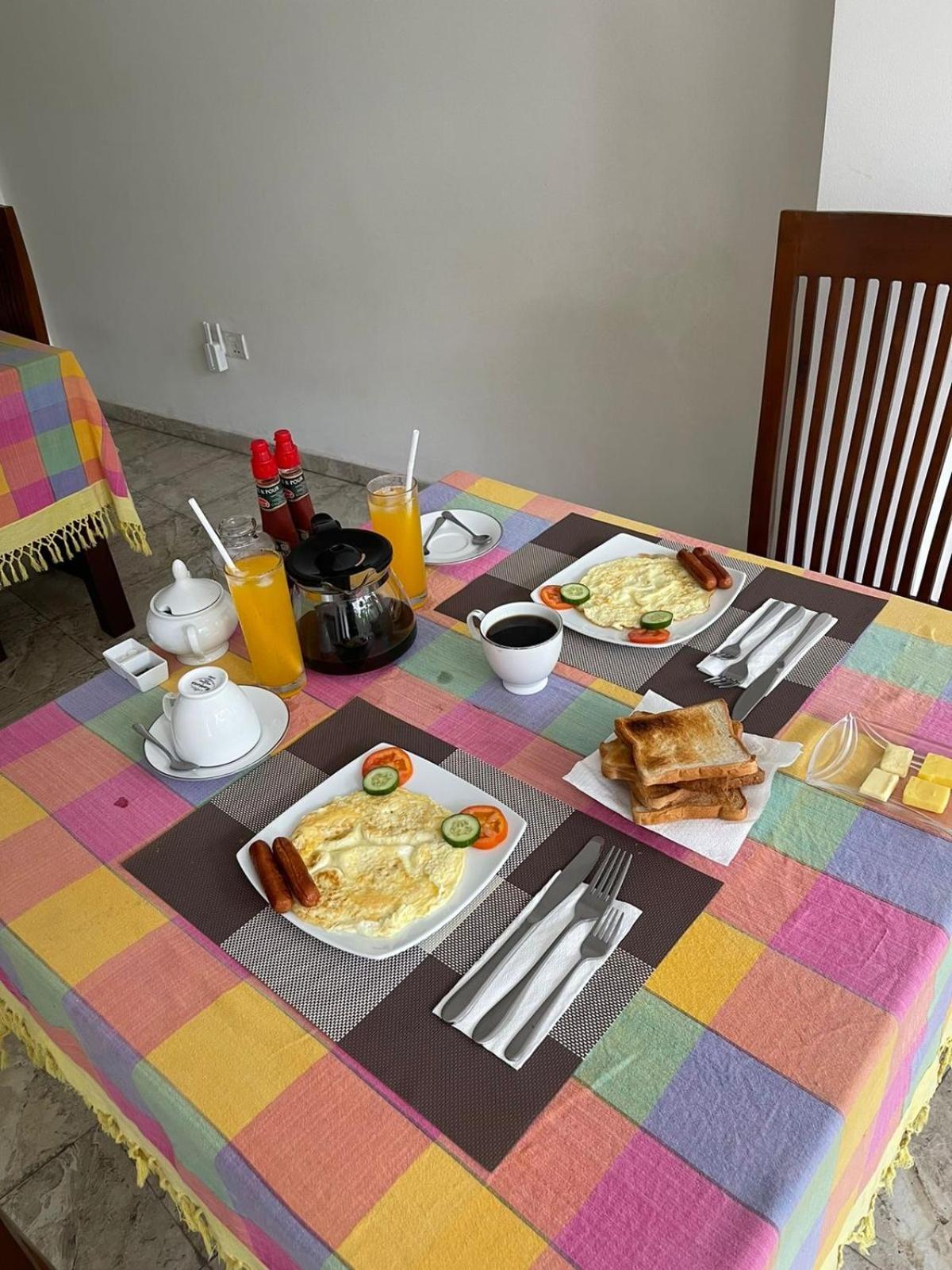 אונה ואטונה Mihira Gedara Apartments מראה חיצוני תמונה