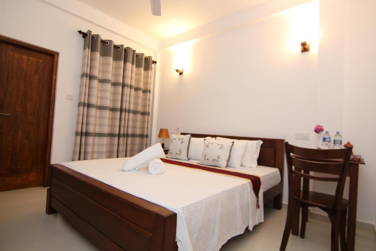 אונה ואטונה Mihira Gedara Apartments מראה חיצוני תמונה