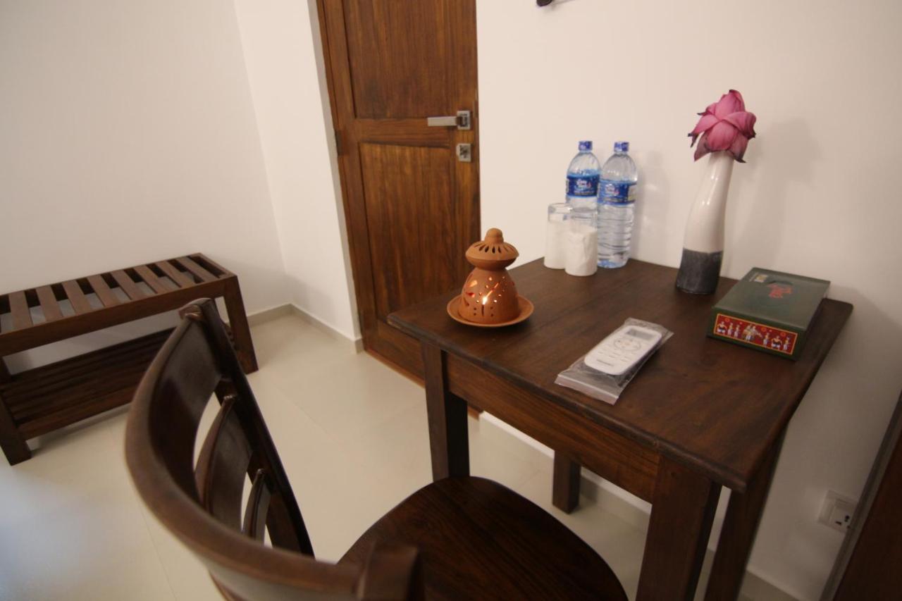 אונה ואטונה Mihira Gedara Apartments מראה חיצוני תמונה
