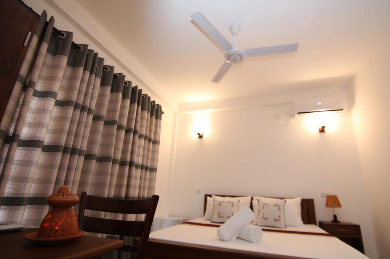 אונה ואטונה Mihira Gedara Apartments מראה חיצוני תמונה